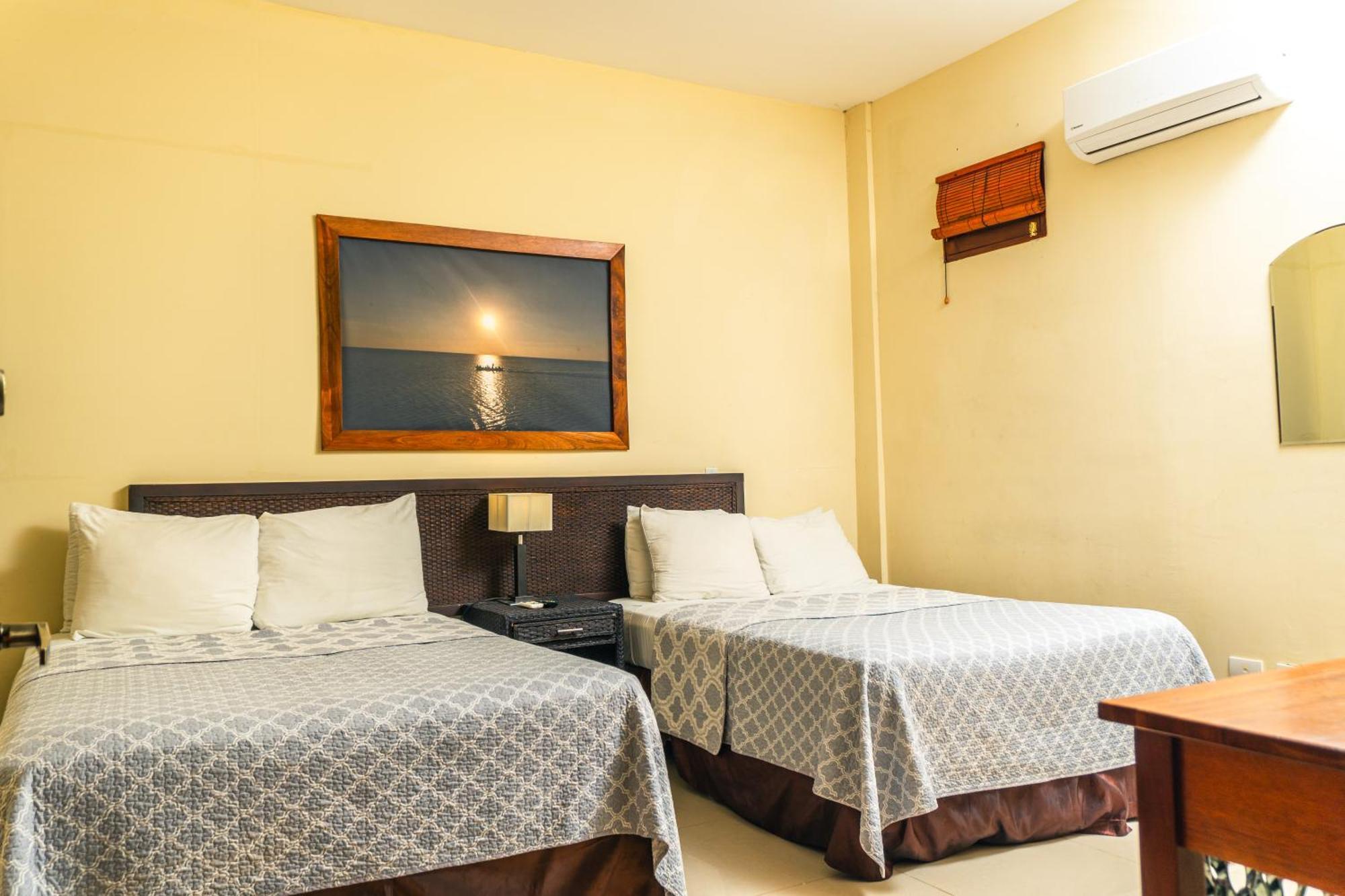 Hotel Plaza Marbella Granada Kültér fotó